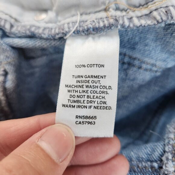 BP. Light Wash High Rise Distressed Denim Mom Jeans Women's 26 - Picture 6 of 7